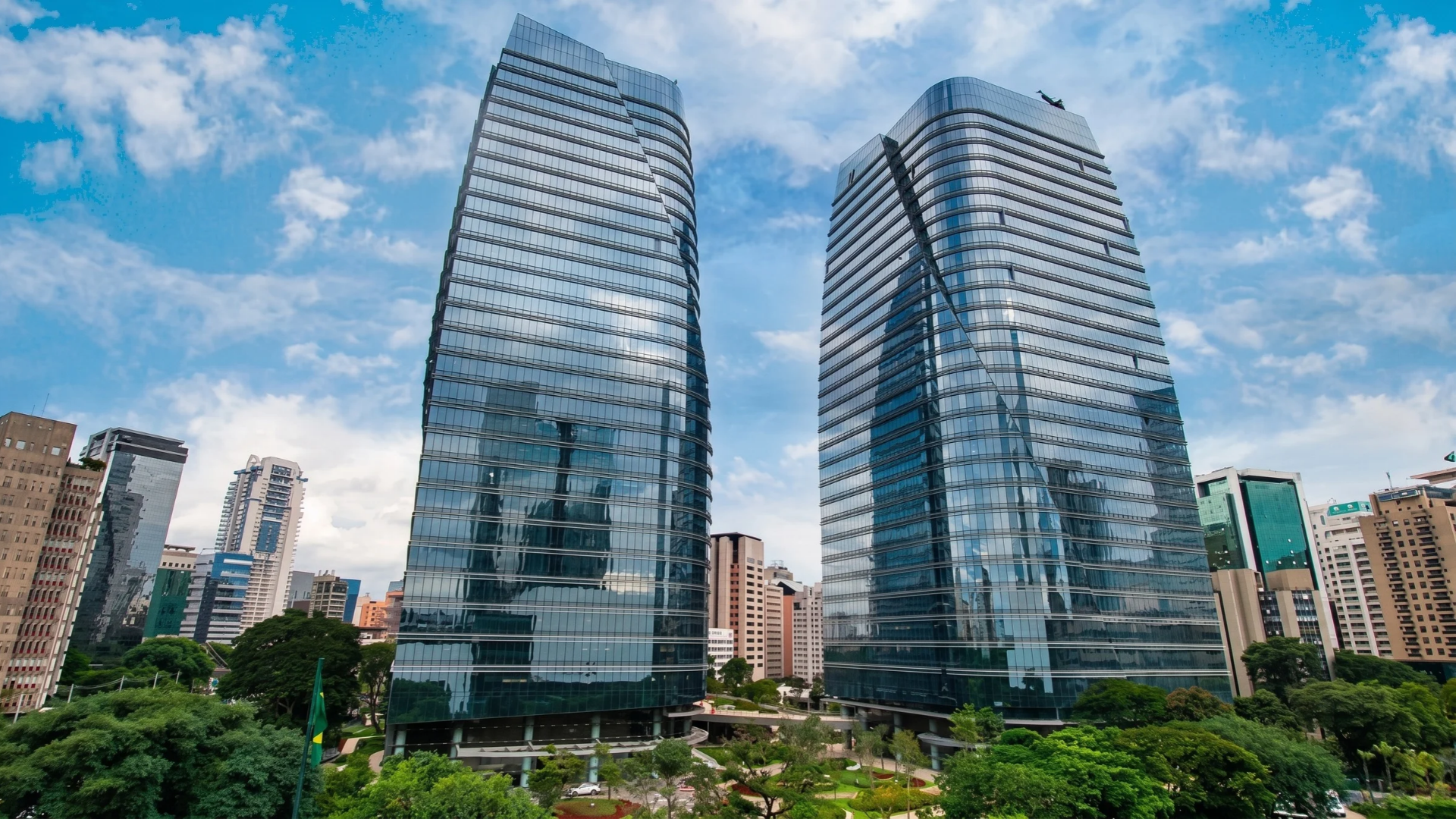 Edifícios Corporativos de Alto Padrão - Yanko Alves